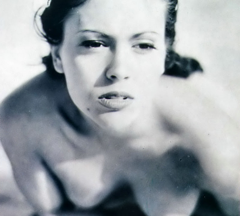 model agencies links bikini models alyssa milano spread eagle full